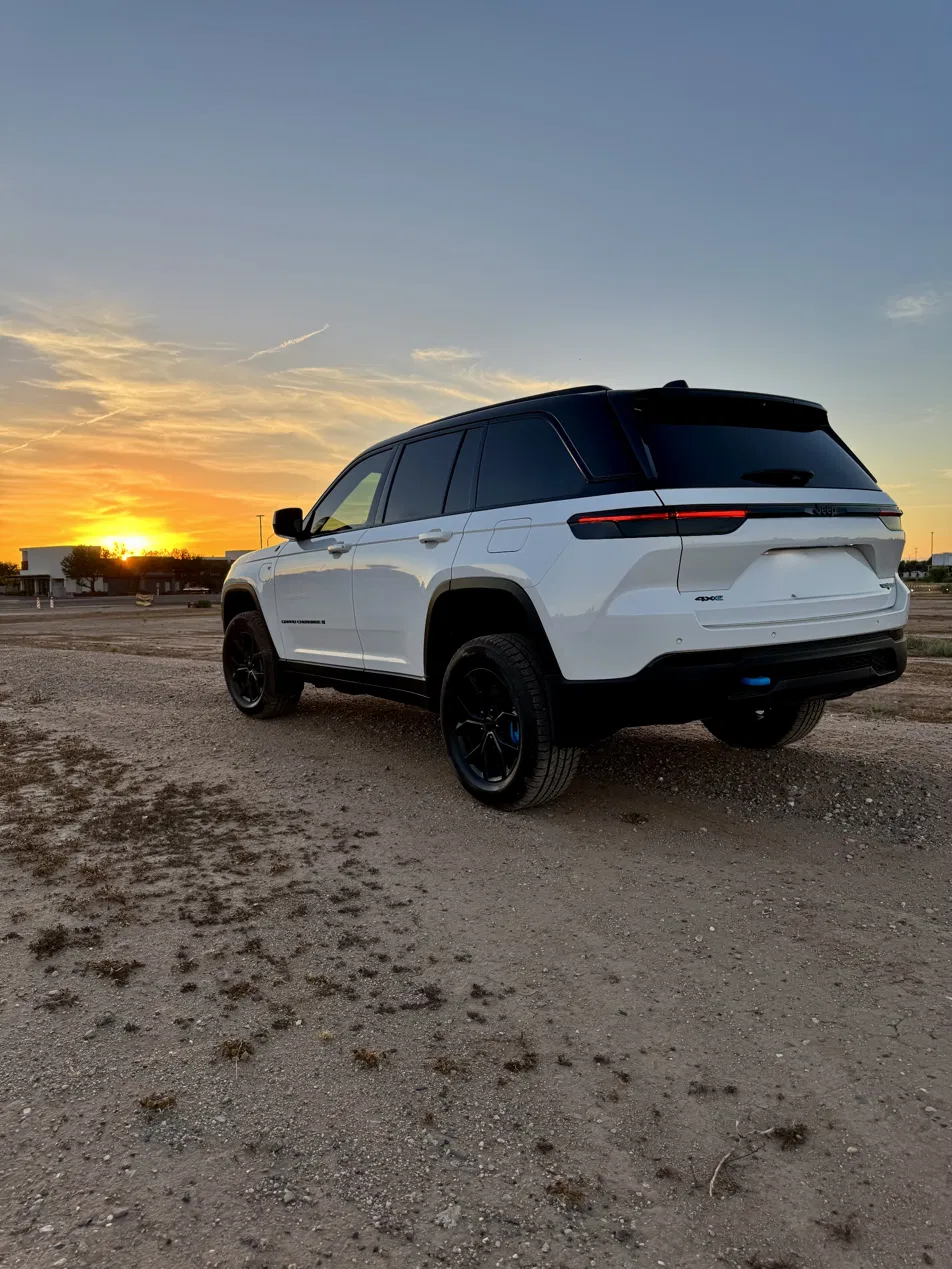 Jeep Grand Cherokee — rear, pearl white